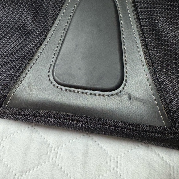 Tumi T-tech Tri-Fold Travel Garment Carryon Bag - Picture 4 of 14